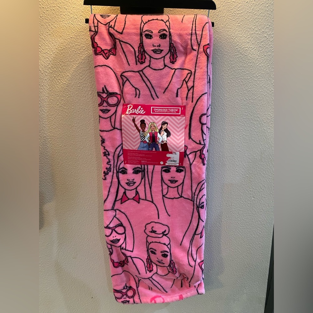 Barbie Diva Pink Plush Oversize Throw 50”x70” - Brand new!   Super soft and fun!